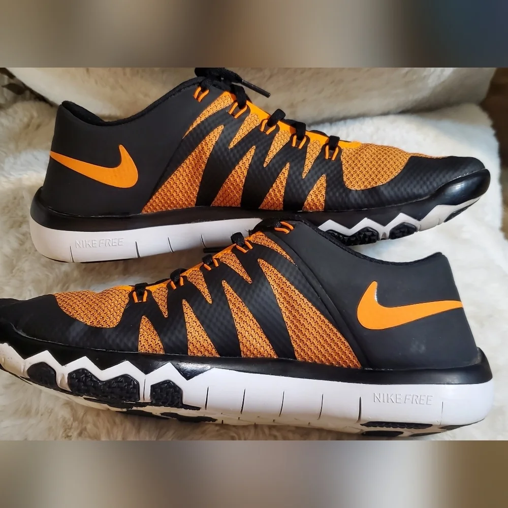 Nike Trainers 5.0 Men's Black and Orange Athletic Shoes. Sz 9